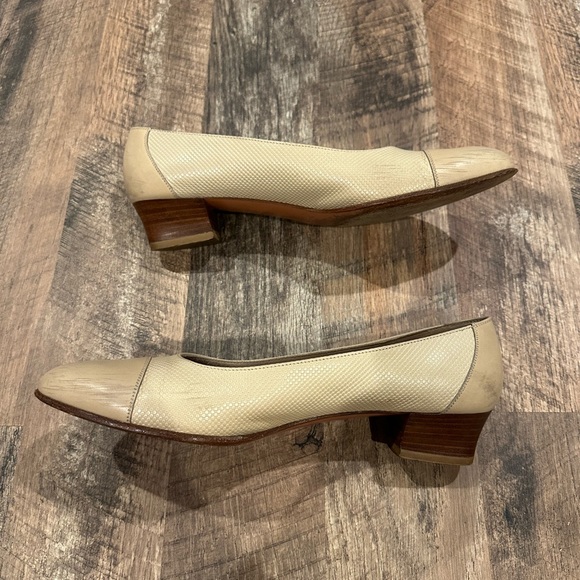 Salvatore Ferragamo Woman’s Beige Heels Made in Italy Sz 8.5 AA - Picture 4 of 10